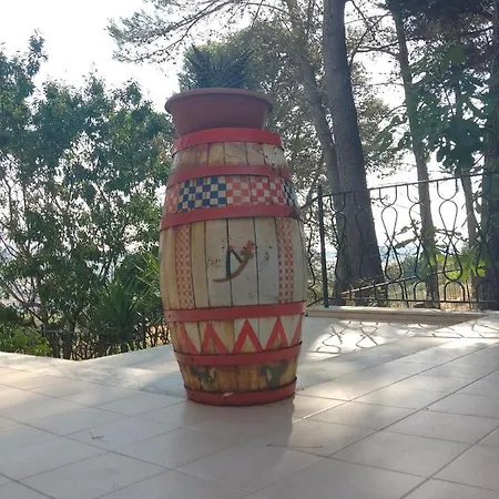 L'albero Amico Casa vacanze Racalmuto